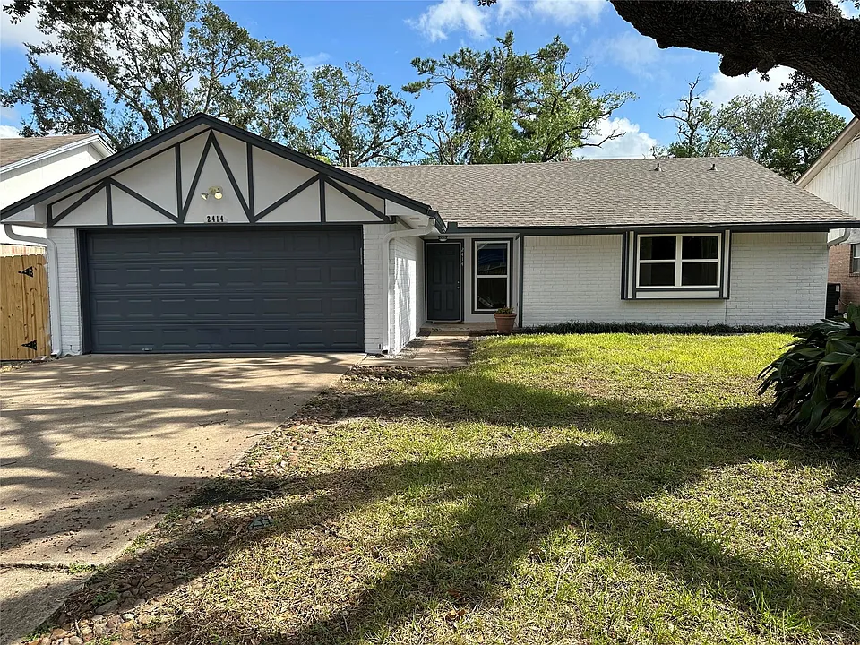 2414 Manila Ln