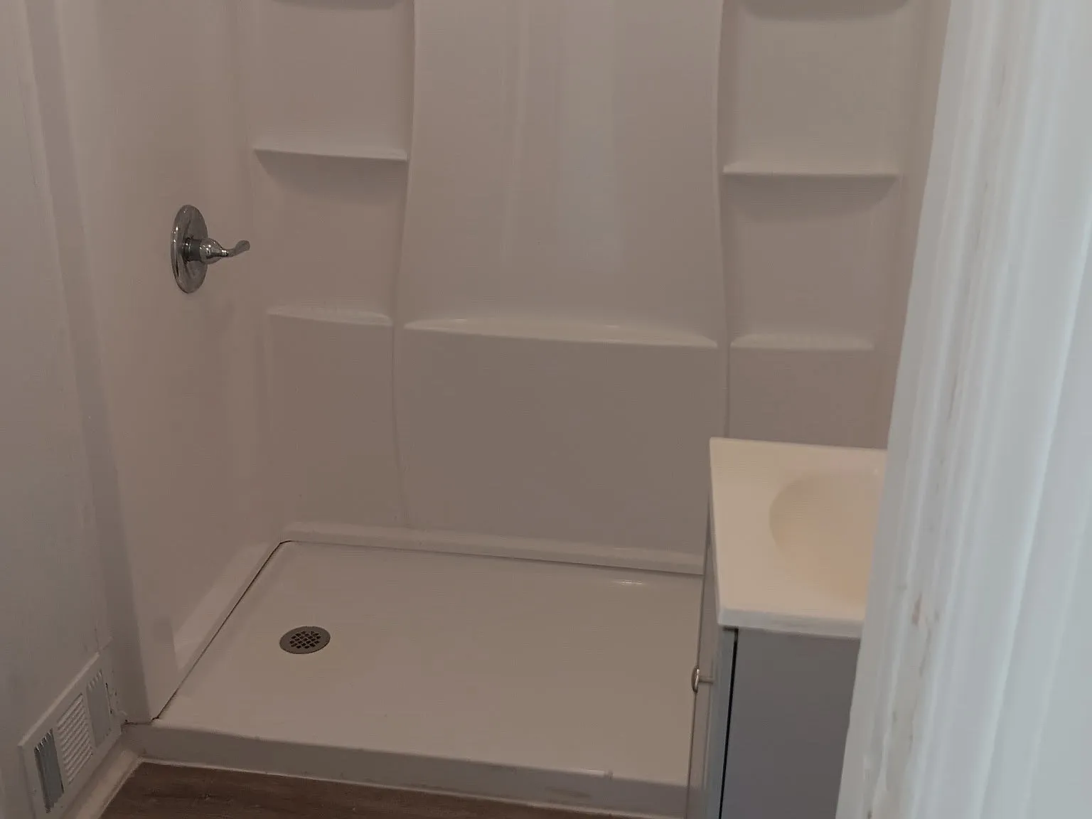 4 bed, 1092 sqft, $1,400 — Photo 2