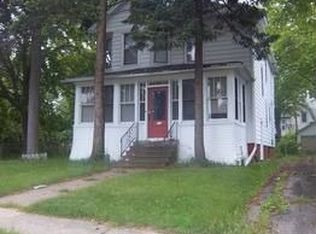 916 North Ave, Waukegan, IL 60085