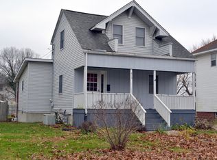 915 Johnson St, Carlinville, IL 62626