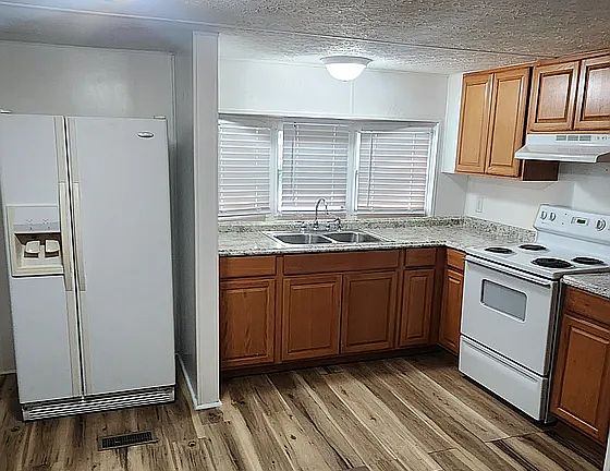 3rd image of 106 Tidewater Dr