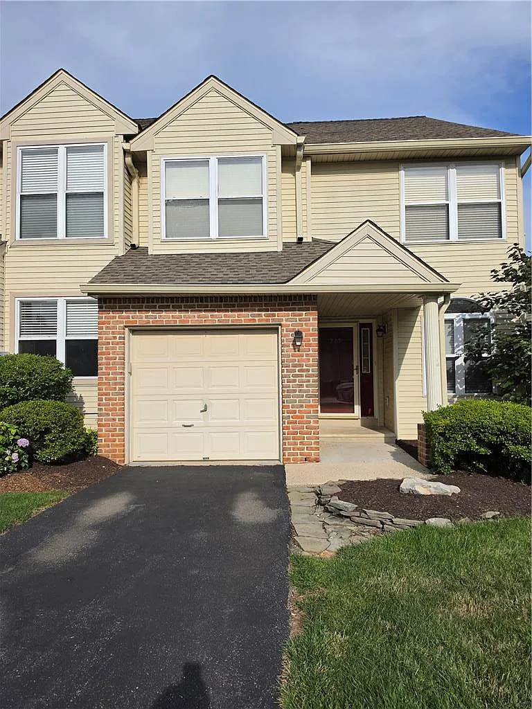 3 bed, 2.5 bath, 1658 sqft, $2,550 — Photo 1
