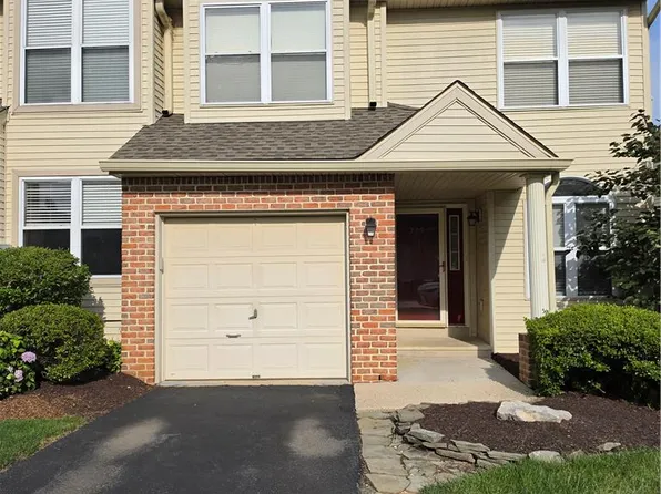 325 Oxford Pl #325, Macungie, PA 18062