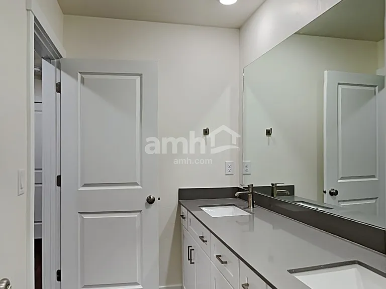 740 S Retort Ave — Photo 13