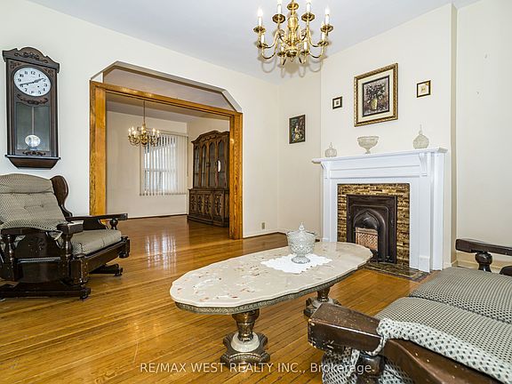 5th image of 257 Delaware Ave
