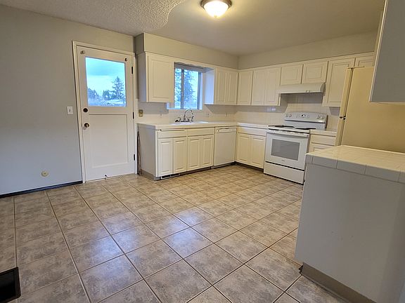 5th image of 735 W D St