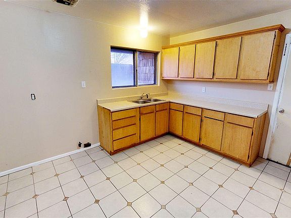 3rd image of 2408 N Brazos Ave