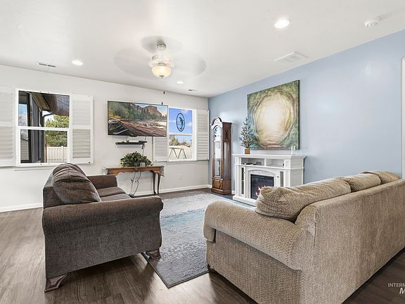 3rd image of 310 S Voyage Ave