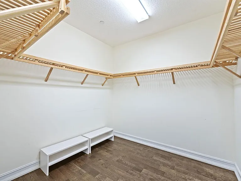 95 Isle Of Venice Dr — Photo 24