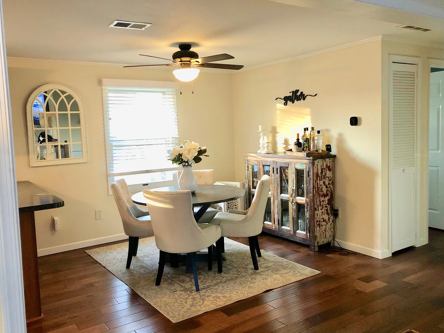 3 bed, 2054 sqft, $2,300 — Photo 4