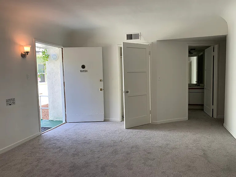 10724 Camarillo St #10726 — Photo 2