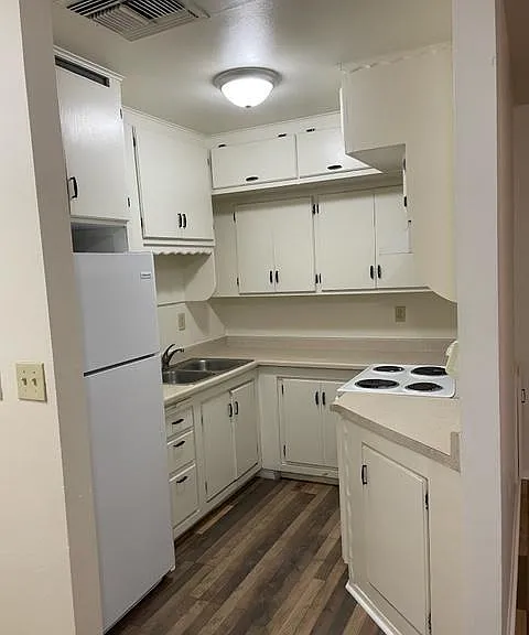 5250 E Bellevue St #D — Photo 3