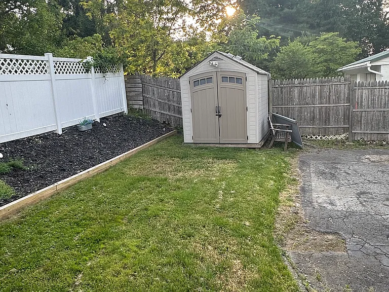 918 Watson St — Photo 8