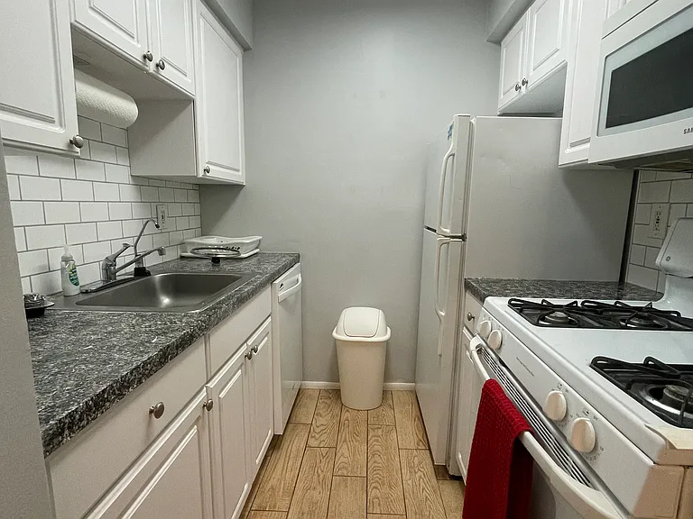 527 Longshore Dr #B — Photo 4