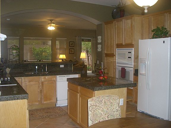 Beautiful Kitchen w/ many upgrades!