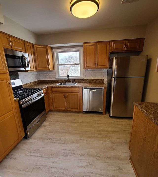 1st image of 237 Van Buren St Floor 2