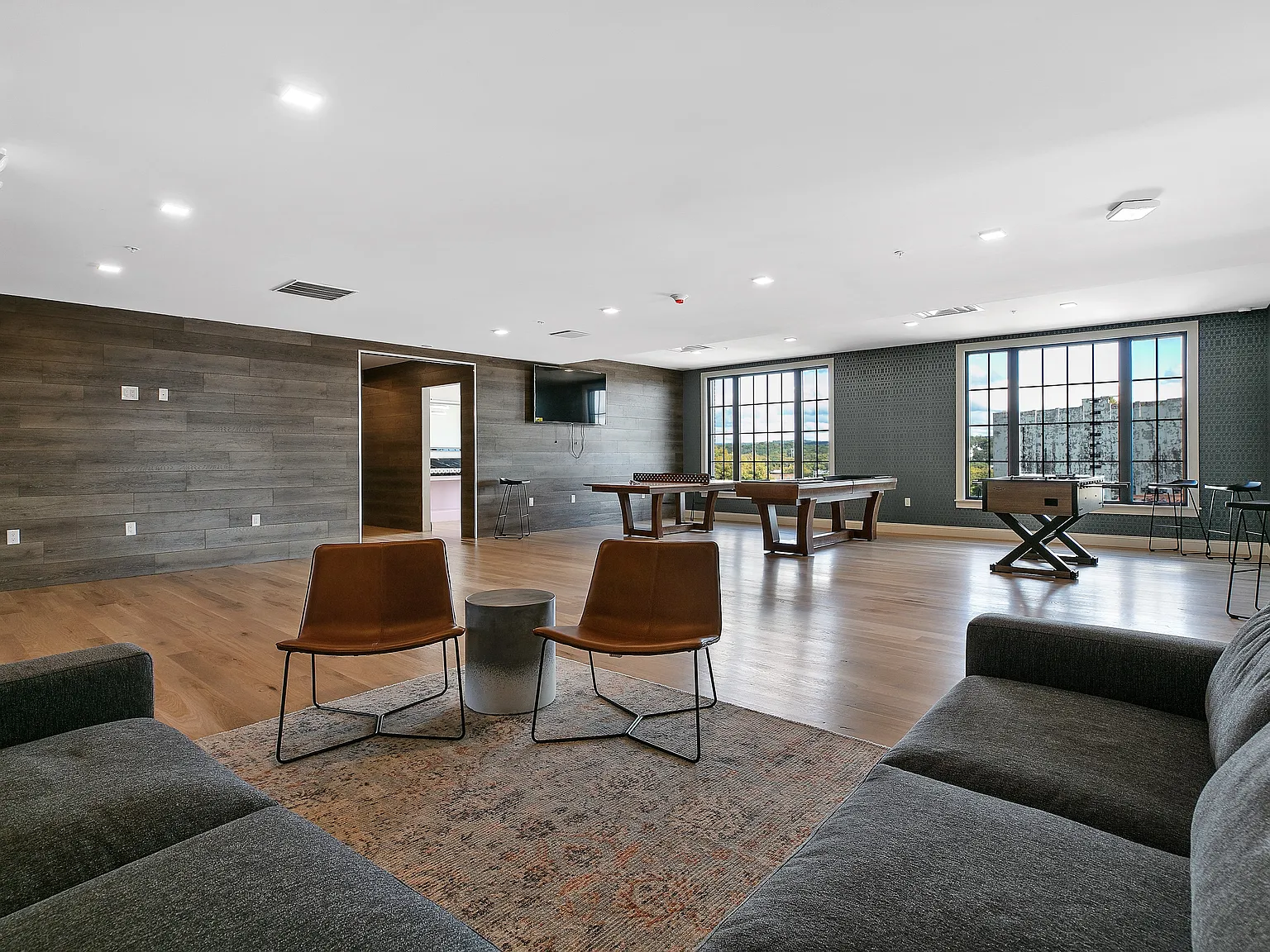 760 Broadway — Photo 3