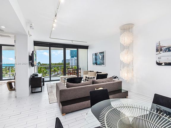 3rd image of 2201 Collins Ave #514