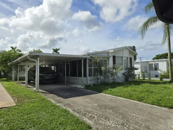 78 Lisa Ln #78-LI, Lake Worth, FL 33463