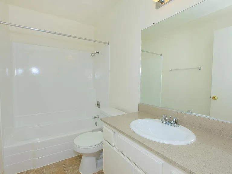 Five Coves Apartment Homes — Photo 43