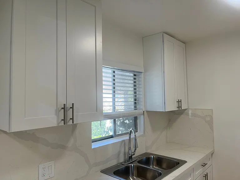 6600 Whitsett Ave — Photo 5