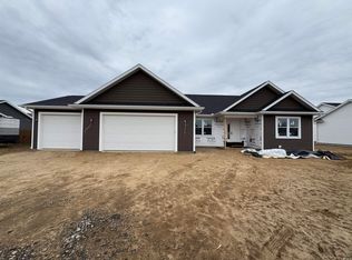 30801 Cynthia Dr, Elkhart, IN 46516