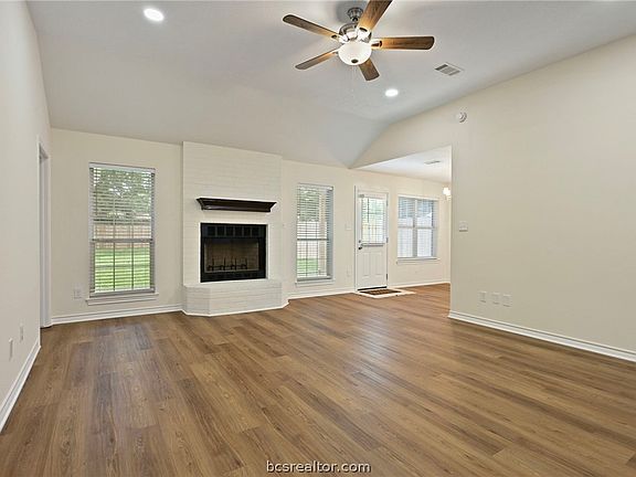 2nd image of 1309 Fannin St