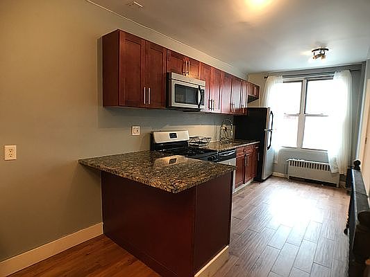 3rd image of 216 Richardson St #2