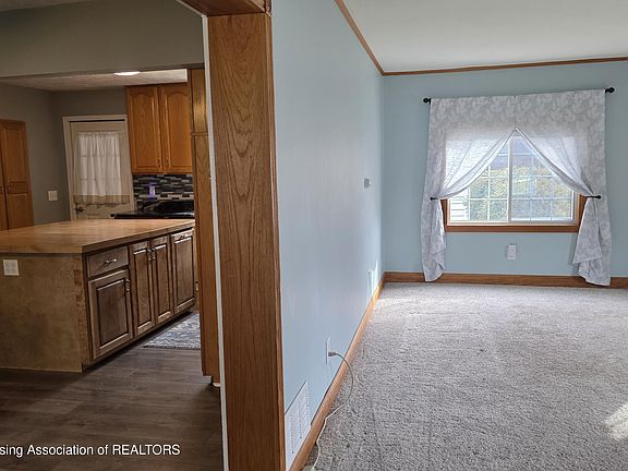 4th image of 1105 S Swegles St