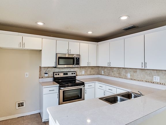 2nd image of 2400 Ashecroft Dr