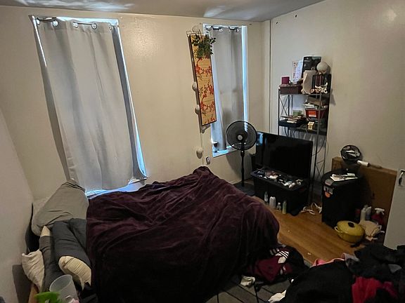 3rd image of 442 W 54th St APT 8