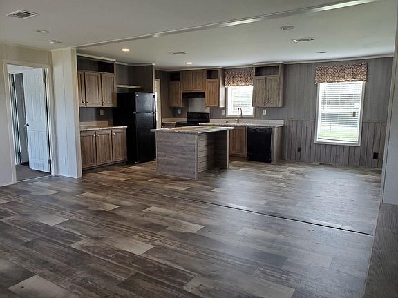 5th image of 105 Lois Cir