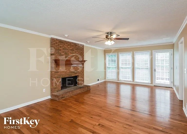2107 Amherst Trl SE — Photo 2