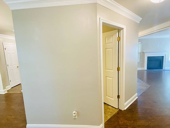 3rd image of 10624 Mountain Springs Dr
