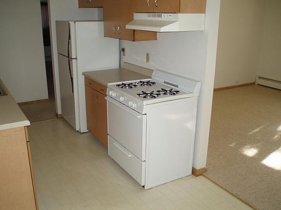 3rd image of 104 W Klubertanz Dr APT 16