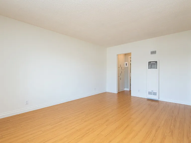 1724 Butler Ave #6 — Photo 6
