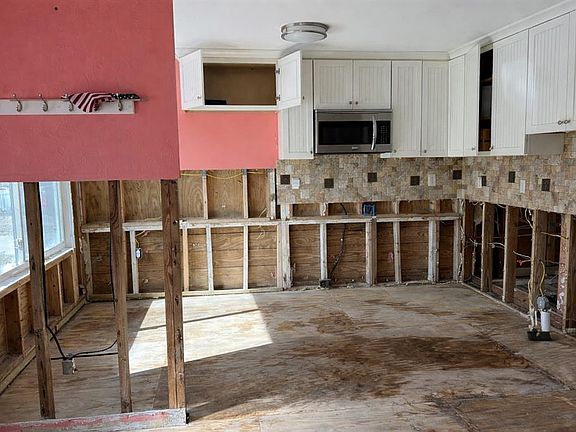 5th image of 14033 Palm St