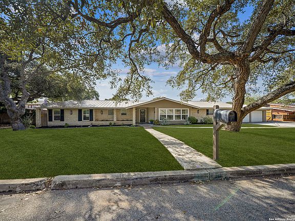 3rd image of 318 LAKERIDGE DR