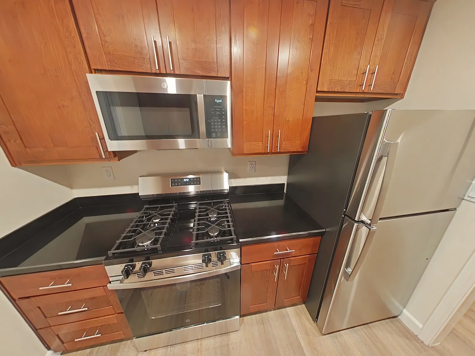 3 bed, 1400 sqft, $5,795 — Photo 3
