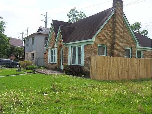 2nd image of 2820 Rosewood St