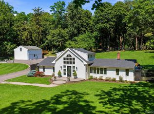 355 Bread And Cheese Hollow Rd, Northport, NY 11768
