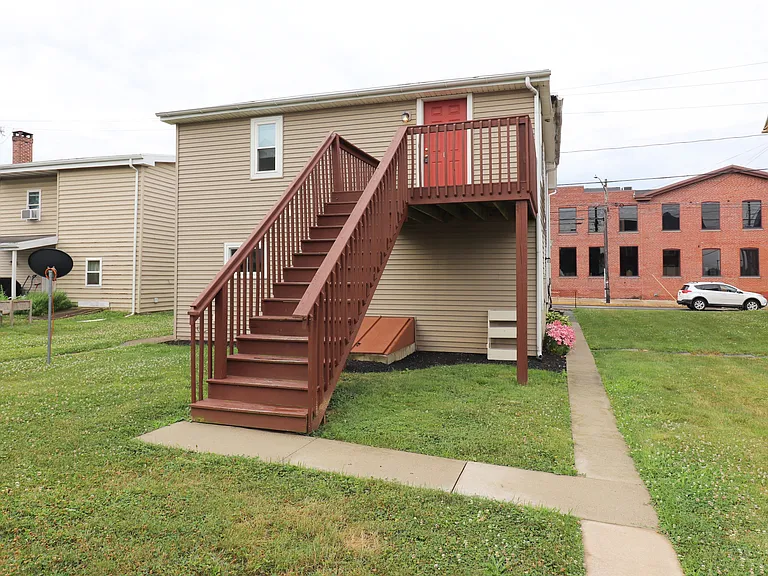 709 Main St #B — Photo 2