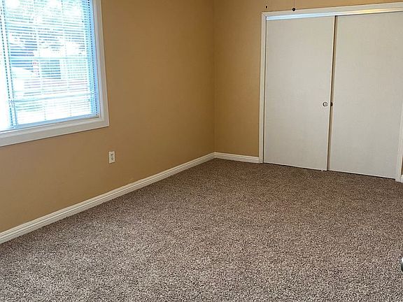 3rd image of 835 S Oleander Ave