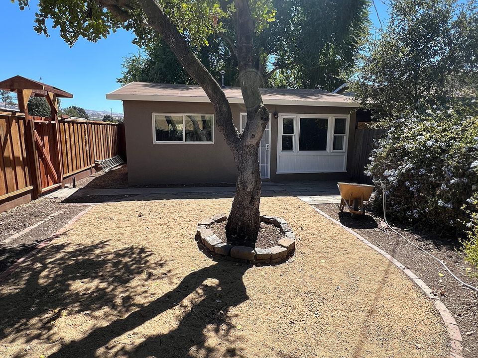 Front yard/entrance.