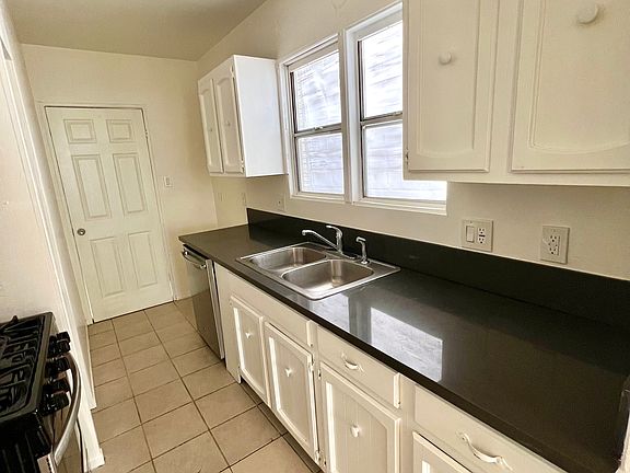 5th image of 505 Edgewood St