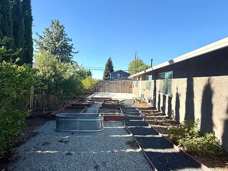 151 E Yolo St — Photo 21