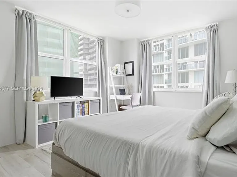 31 SE 5th St #2410 — Photo 34
