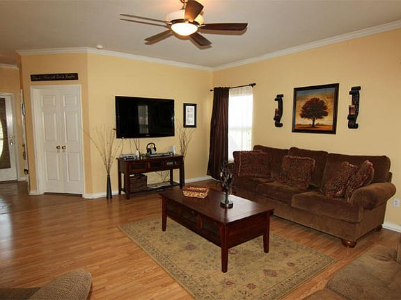 3rd image of 6546 Bauer Dr