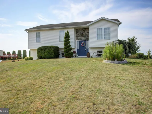 1282 Courtney Dr, Chambersburg, PA 17201