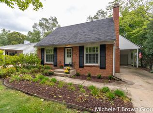 3065 Woodcliff Cir SE, East Grand Rapids, MI